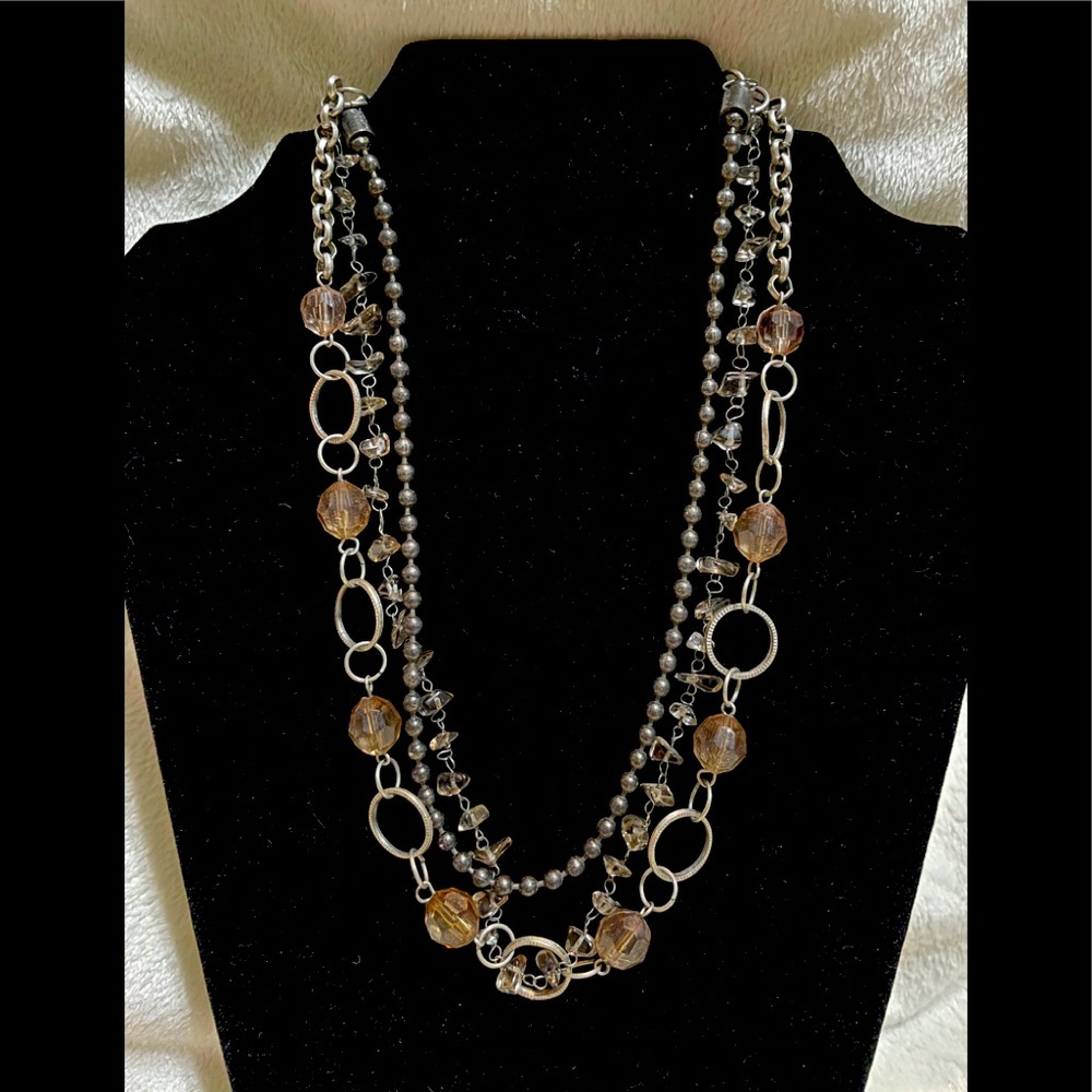 3 for $18 🎁 Taupe Triple beaded Necklace